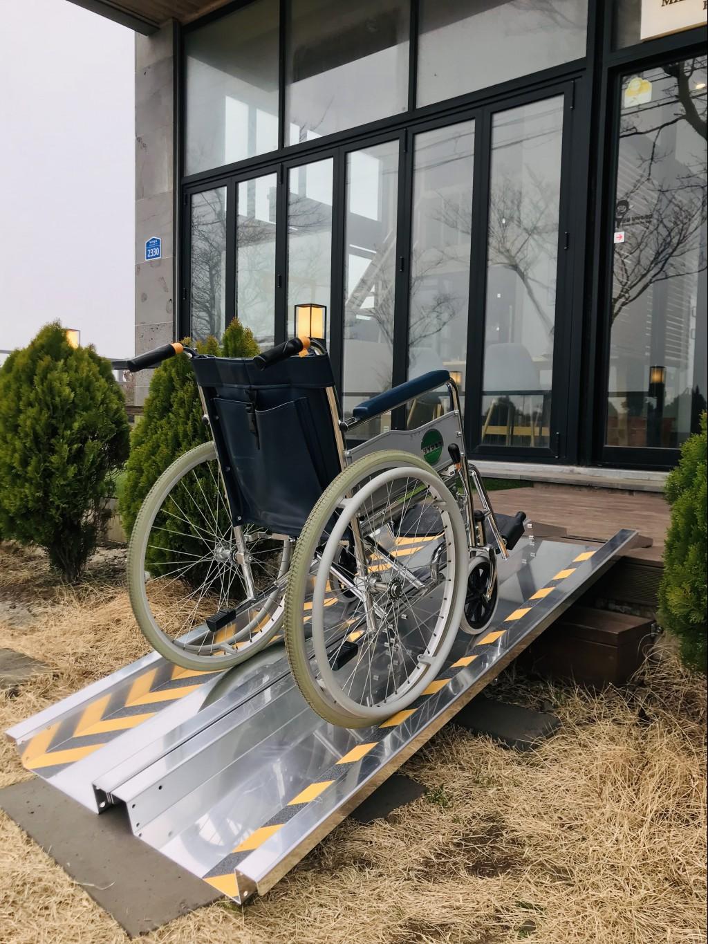 휴대용경사로_3